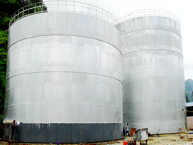 立式油罐制作現(xiàn)場 立式油罐制作現(xiàn)場